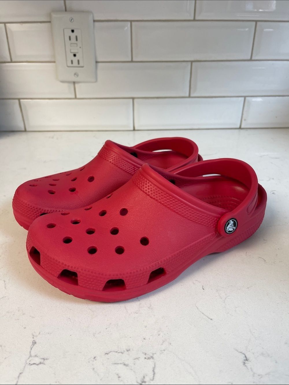 Crocs Men's Red Classic Clog Unisex Men’s 6 Women’s 8 Style # 10001 Beach Shoes